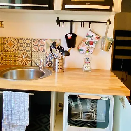 Prázdninový dům La Maison Des Plantes, Charmante, Atypique Et Cosy Pour 4 Personnes Avec Parking Et Jardin Rouen