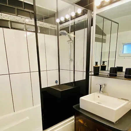 Casa de Férias La Maison Des Plantes, Charmante, Atypique Et Cosy Pour 4 Personnes Avec Parking Et Jardin *